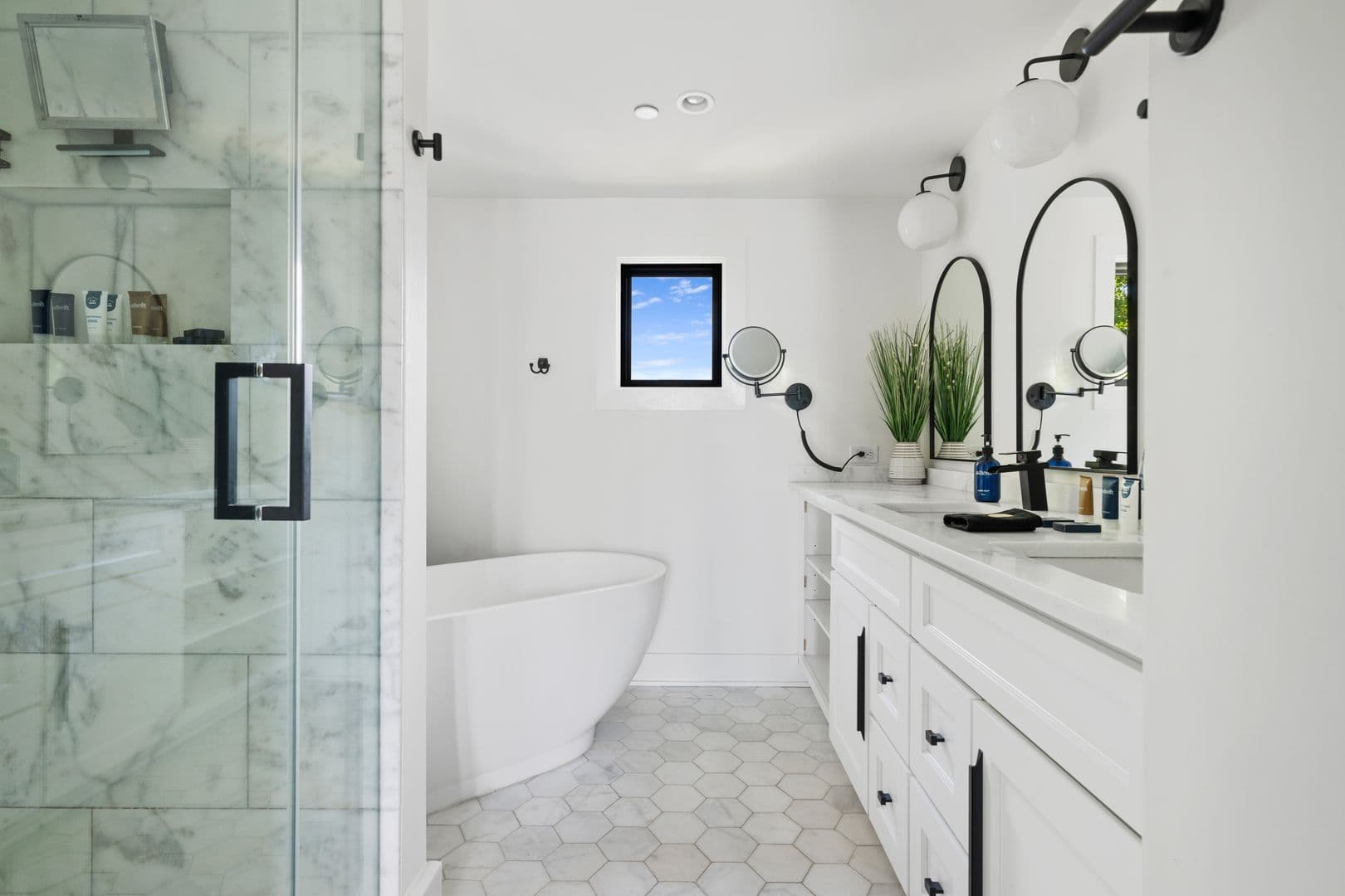 Charleston House: 7 Carrere Court