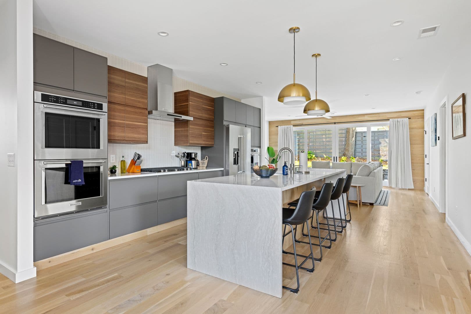 Mount Pleasant House: 208 Linnea Lane