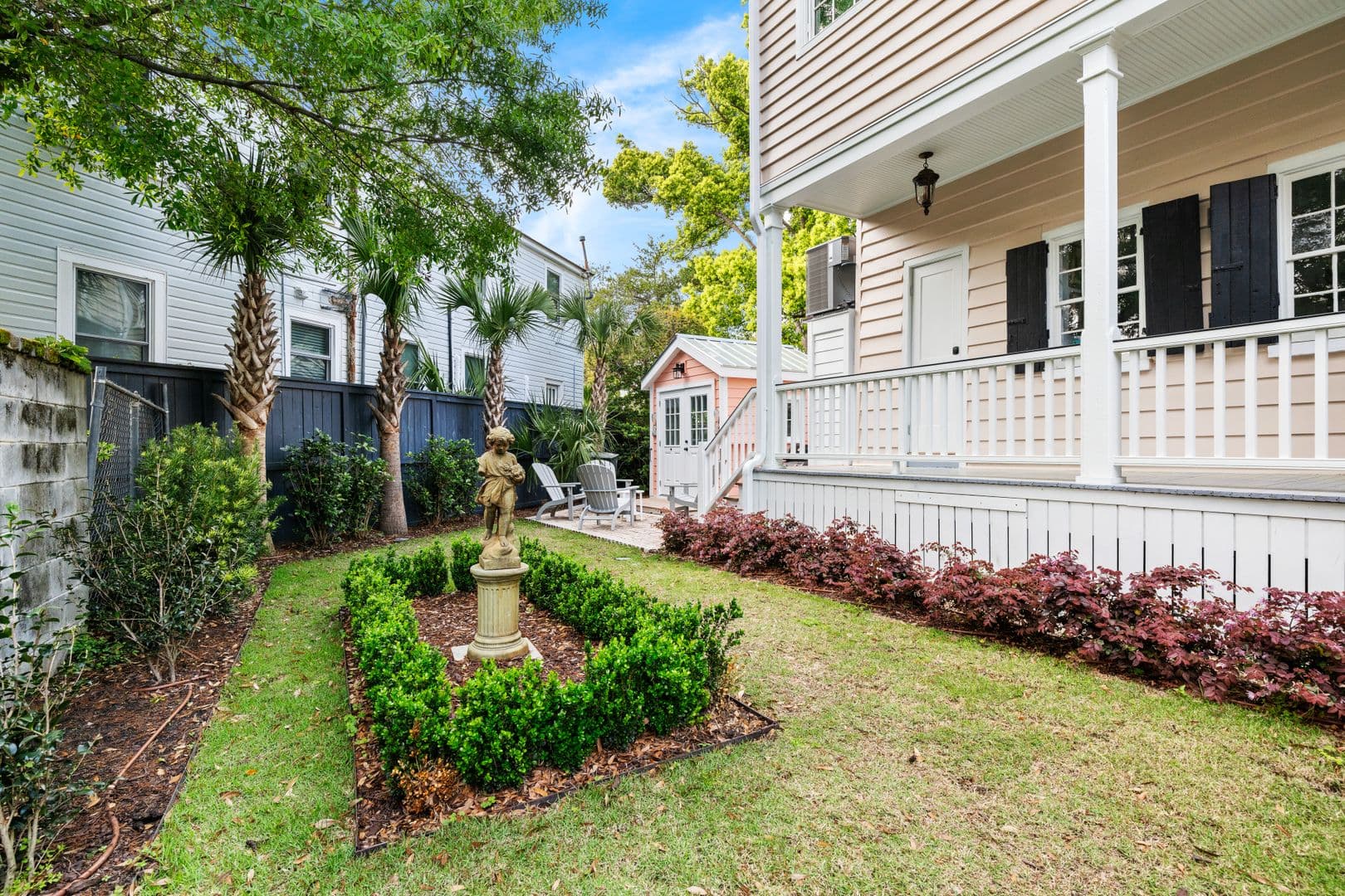 Charleston House: 21 Savage Street
