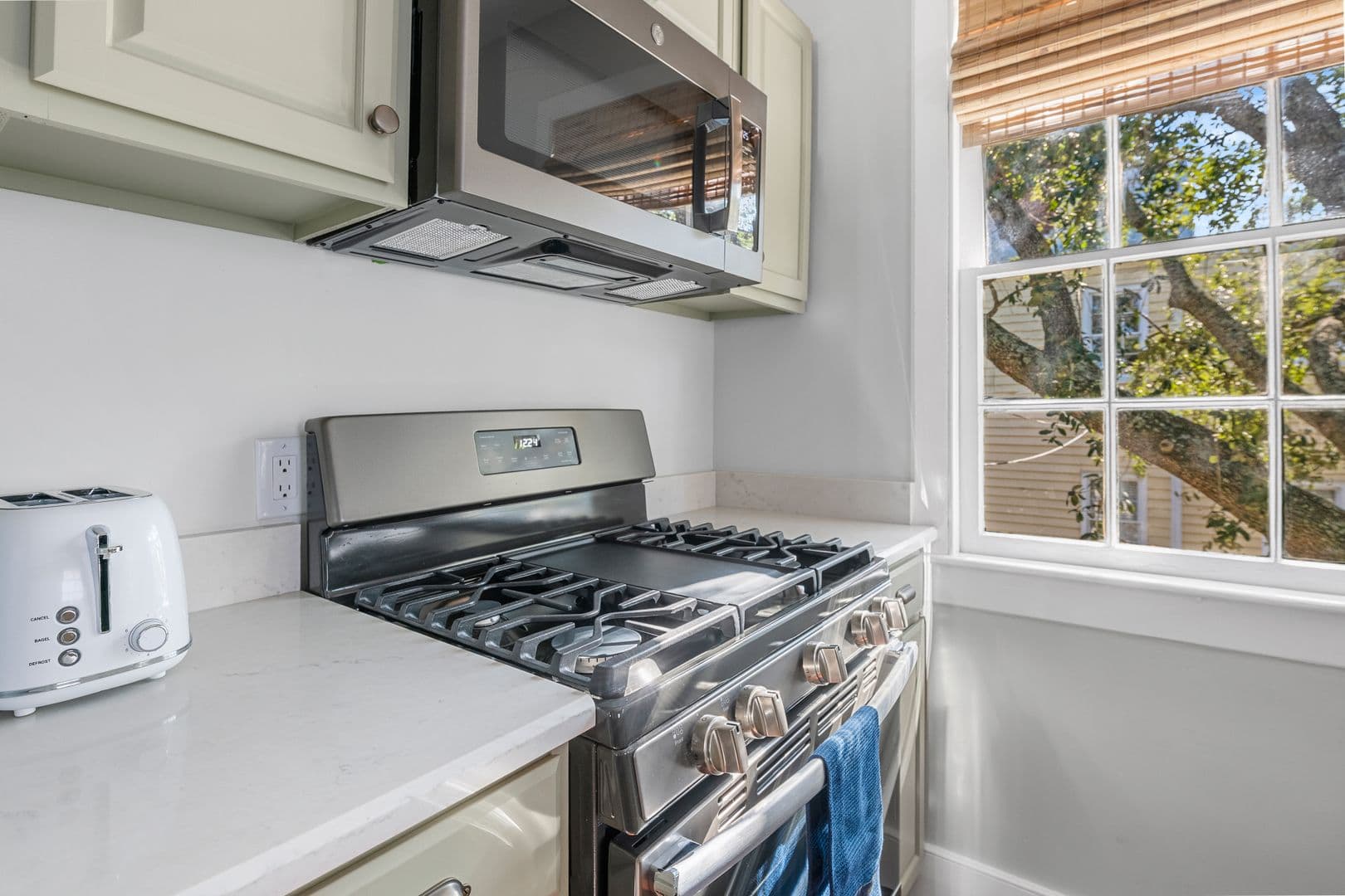 Charleston House: 18 Bogard Street