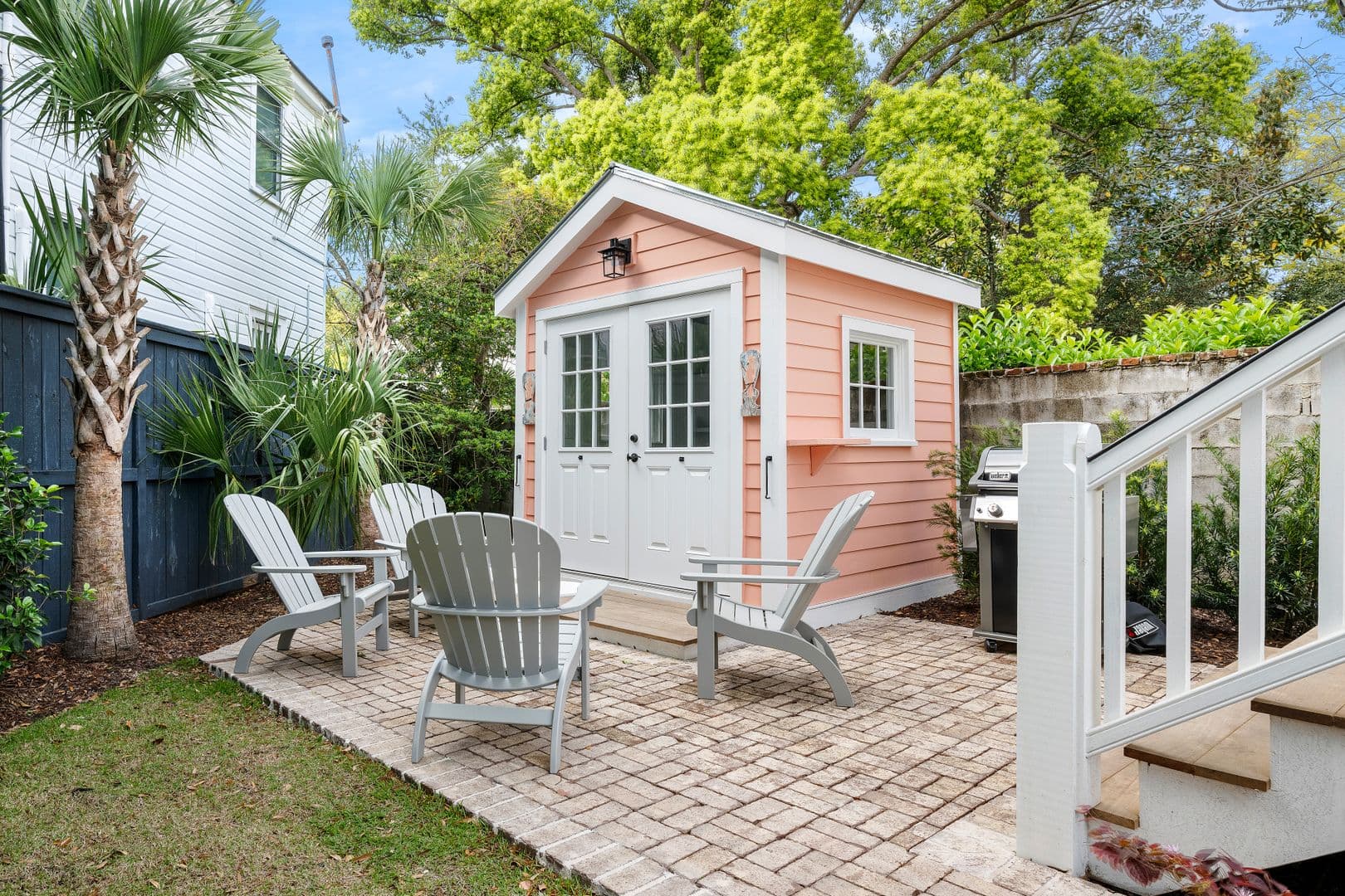 Charleston House: 21 Savage Street