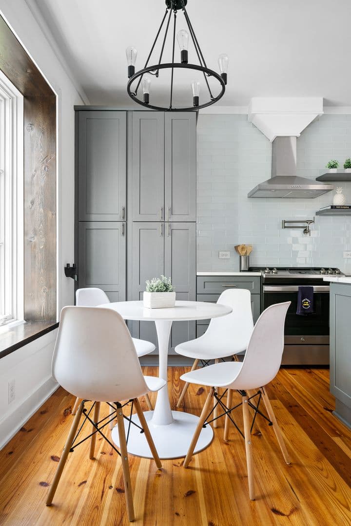 Charleston House: 3 Carrere Court