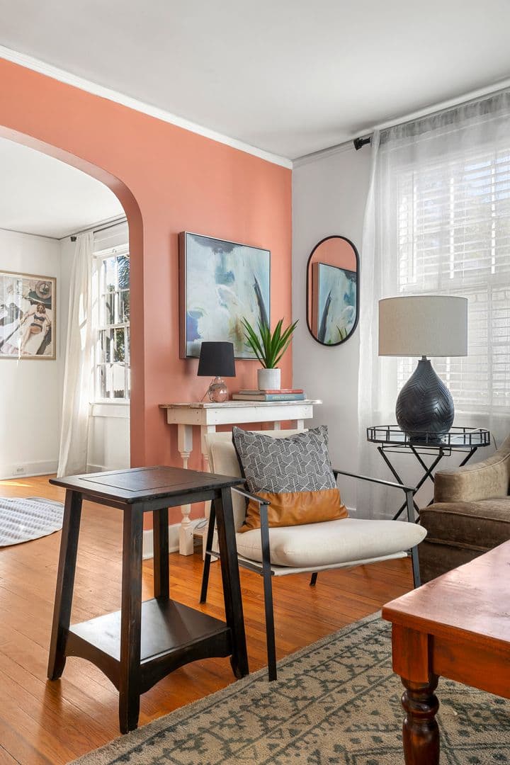 Charleston House: 20 Dunnemann Avenue