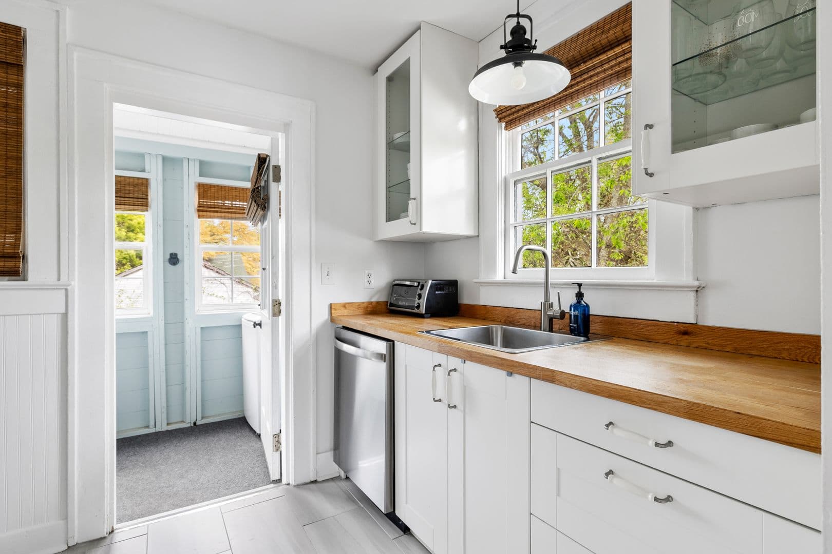 Charleston House: 20 Dunnemann Avenue