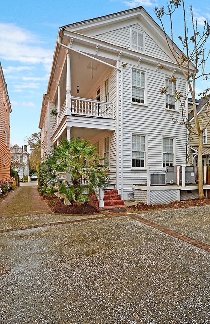 Charleston House: 236 Rutledge Avenue