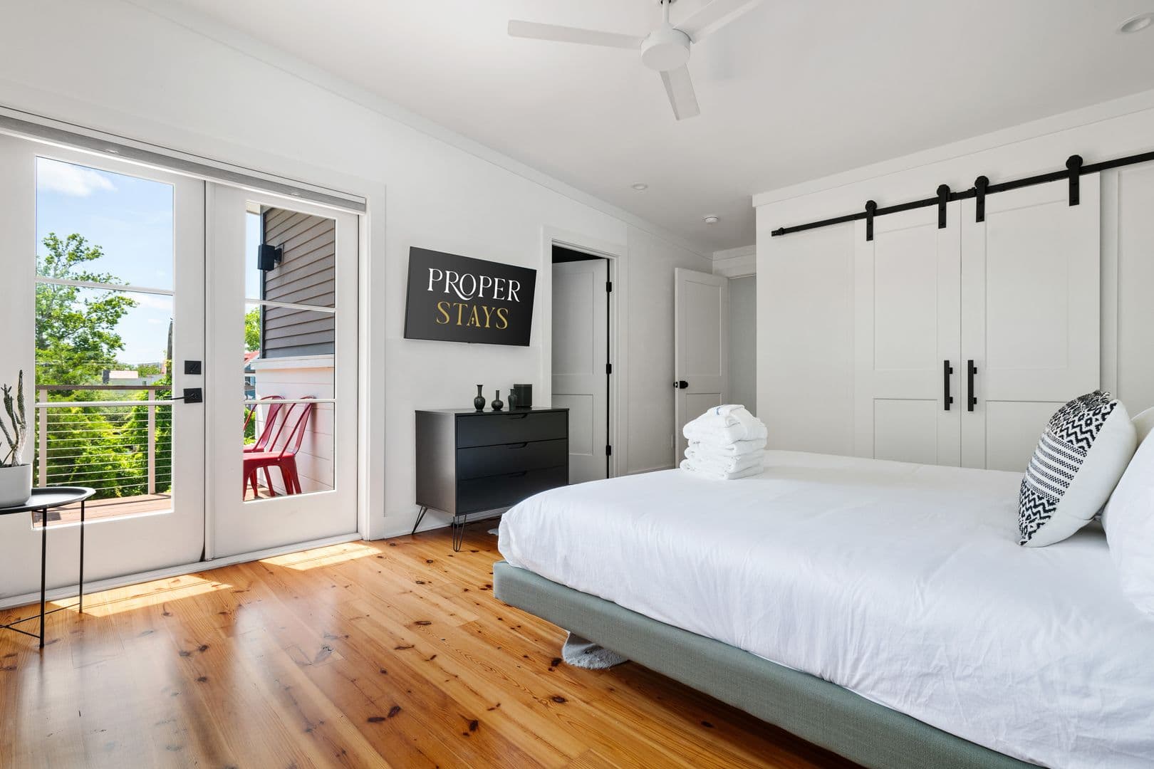 Charleston House: 3 Carrere Court
