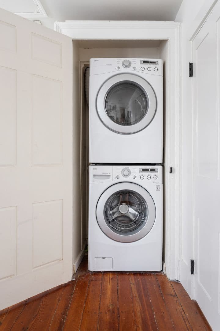 Charleston House: 234 Ashley Avenue, B