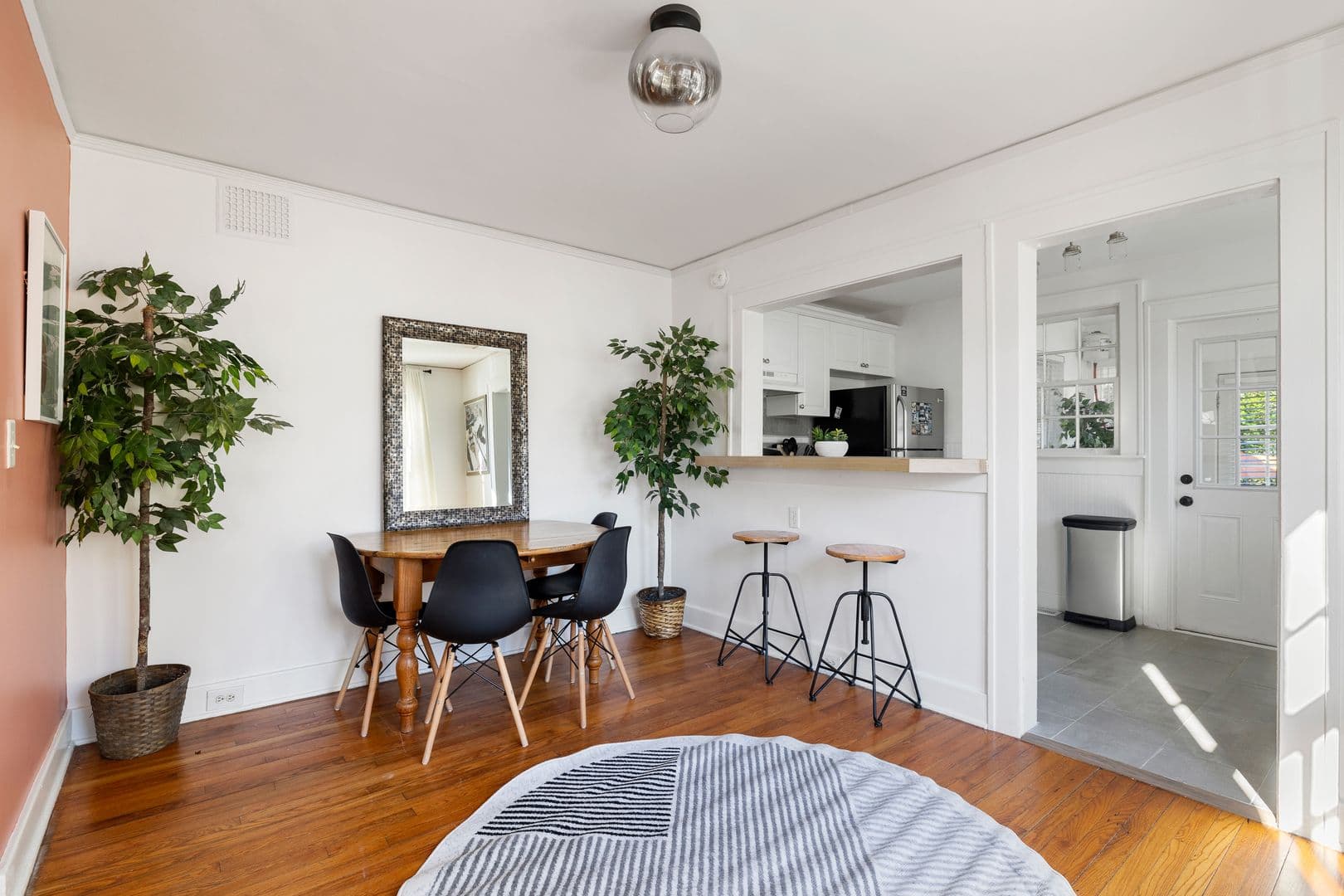 Charleston House: 20 Dunnemann Avenue