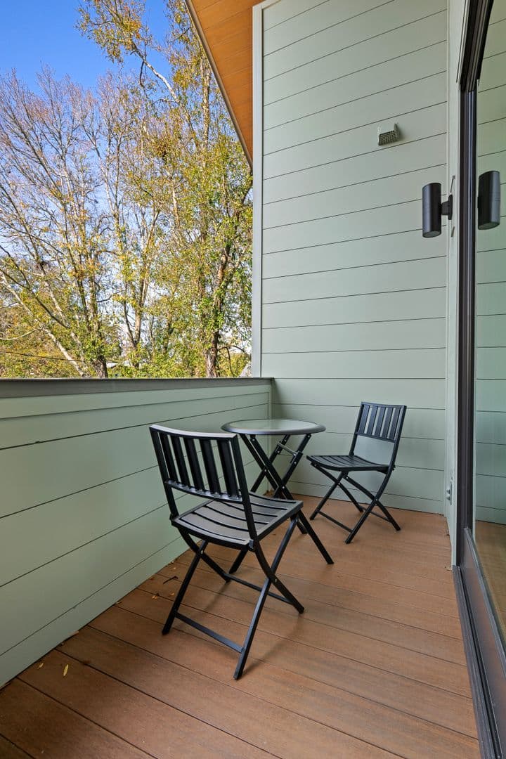 Mount Pleasant House: 208 Linnea Lane