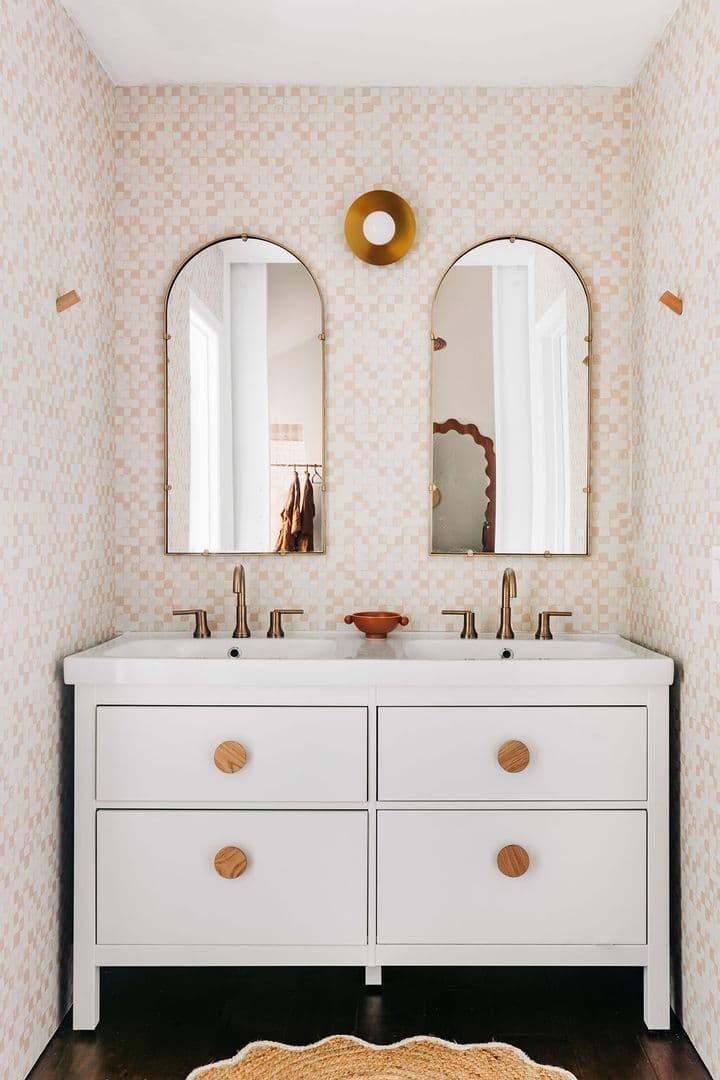 Charleston House: 1492 Kentwood Circle