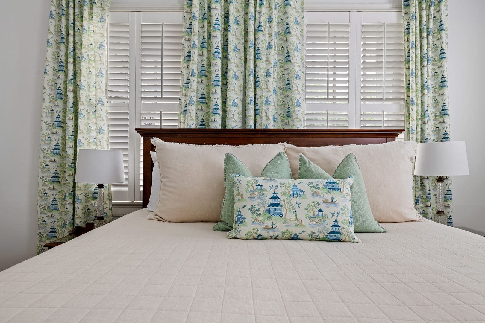 Charleston House: 123 Queen Street