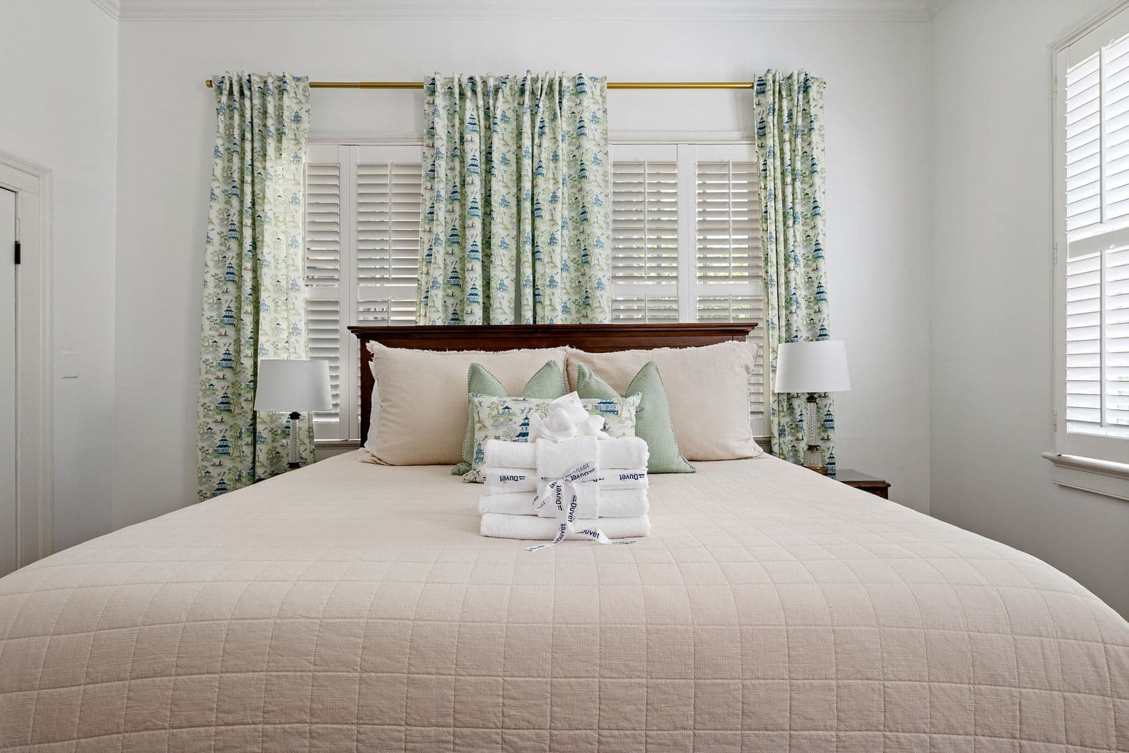 Charleston House: 123 Queen Street