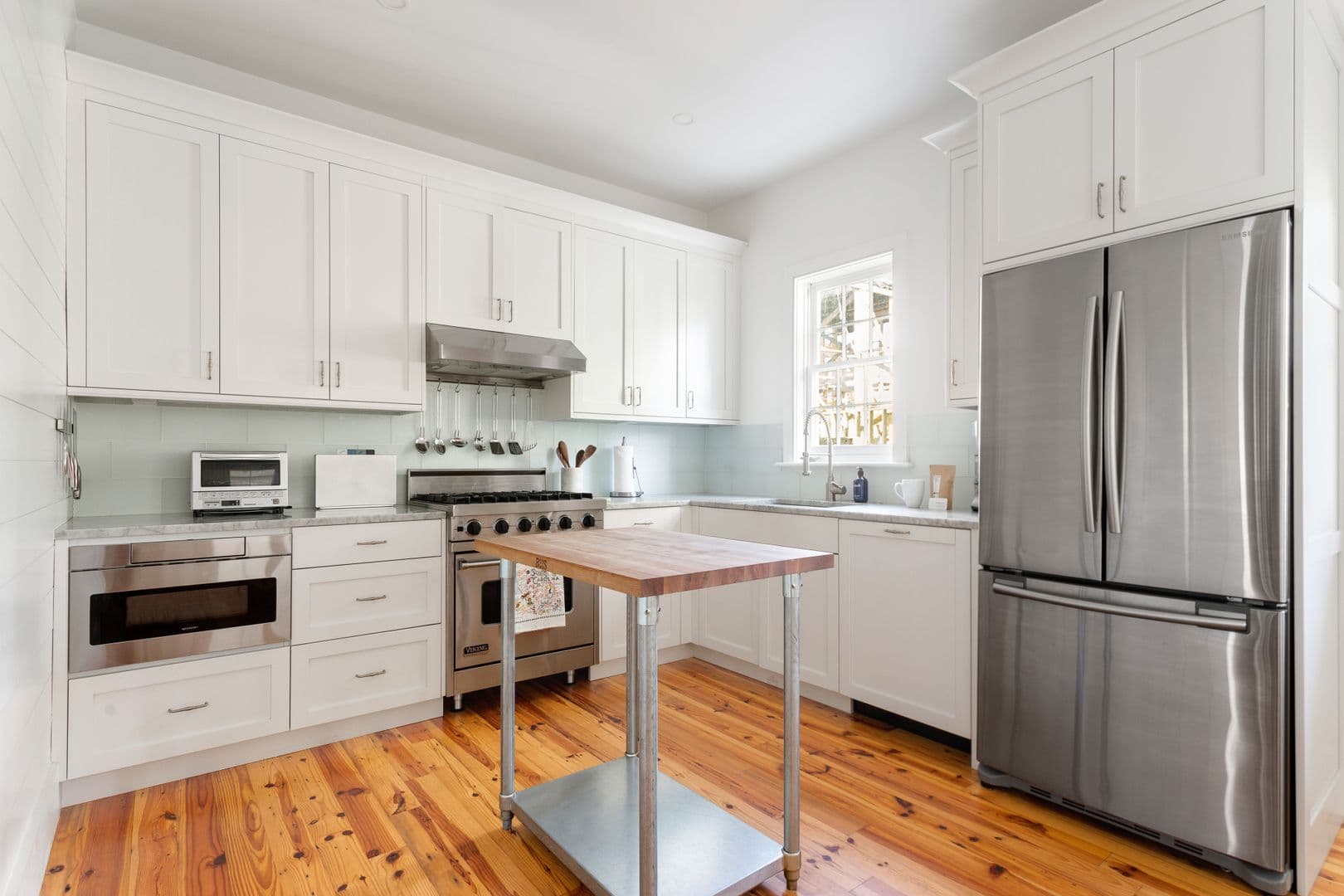 Charleston House: 10 Sires street