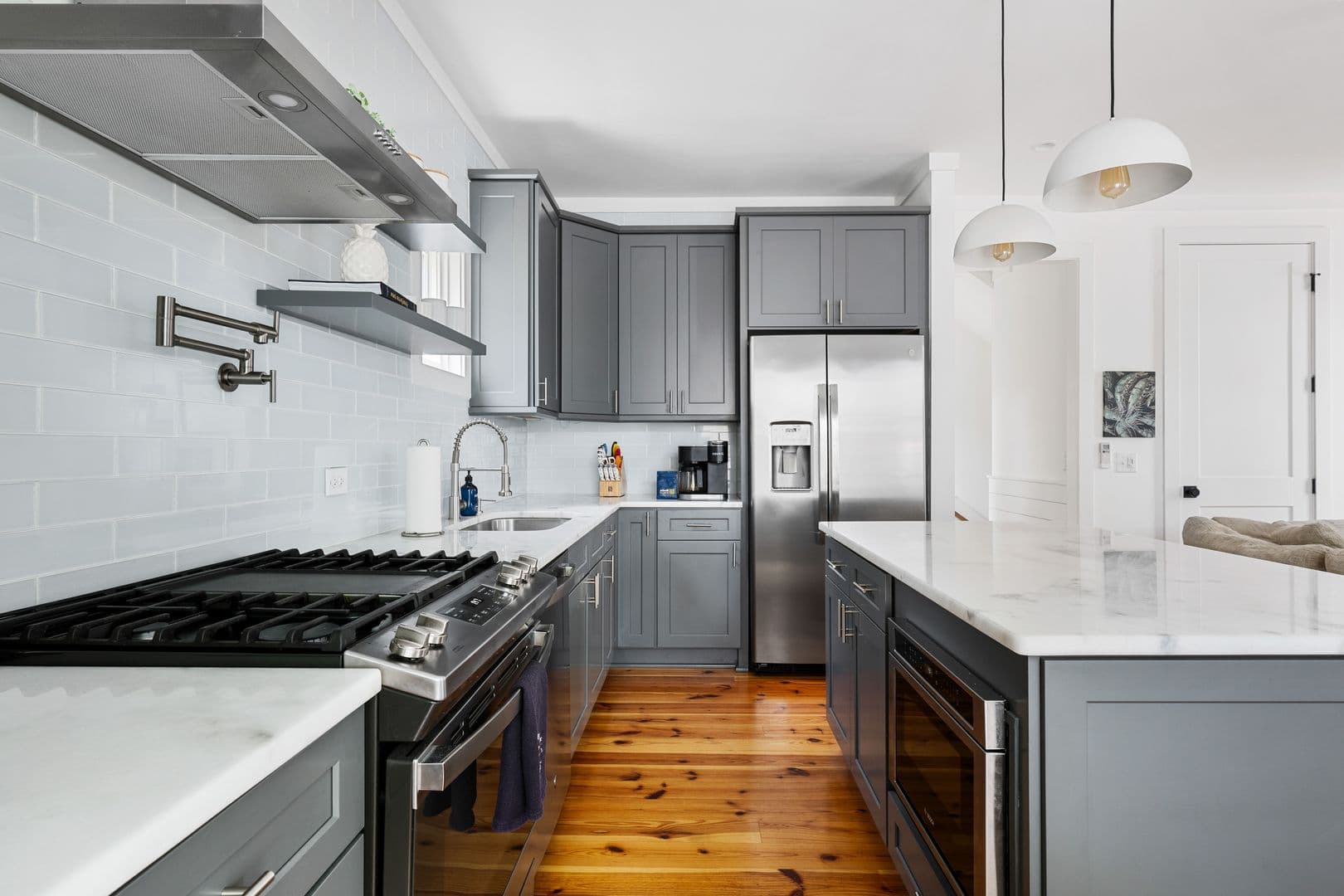 Charleston House: 3 Carrere Court