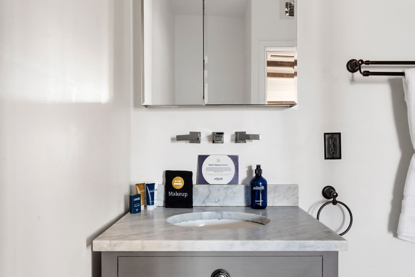 Charleston House: 10 Sires street