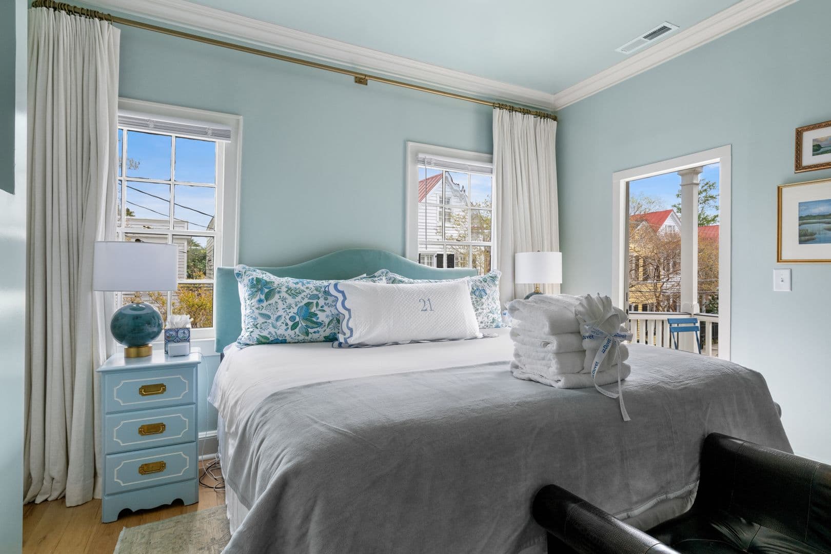 Charleston House: 21 Savage Street
