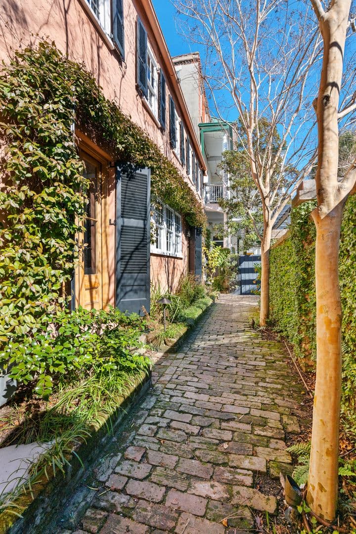Charleston House: 26 Society Street