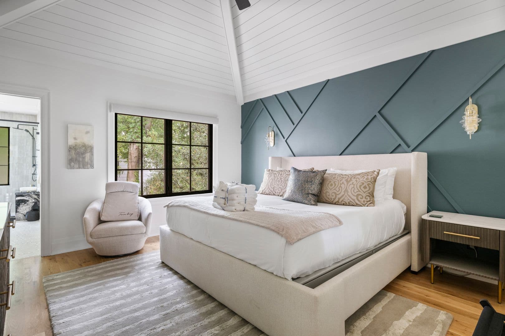 Charleston House: 5 1/2 Bennett Street
