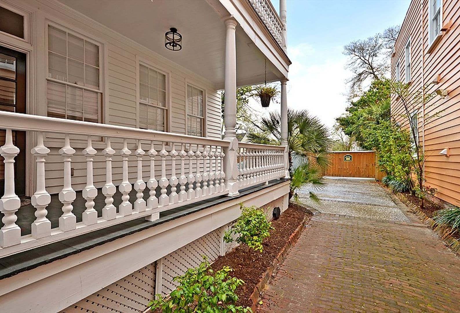 Charleston House: 236 Rutledge Avenue