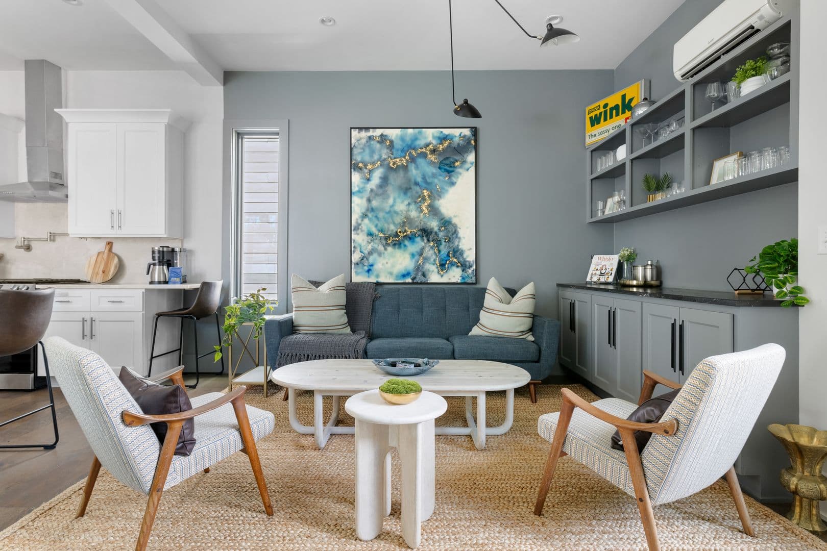 Charleston House: 7 Carrere Court