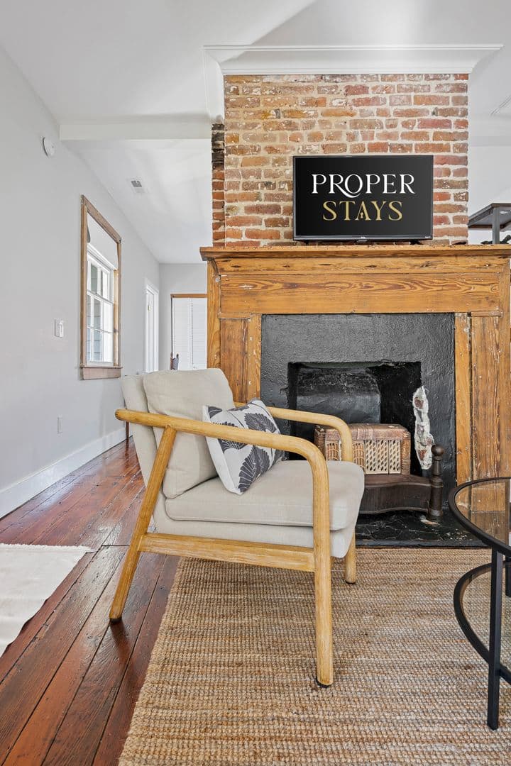 Charleston House: 18 Bogard Street