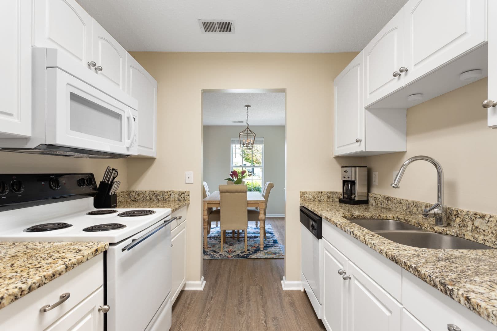 James Island House: 1361 Pinnacle Lane