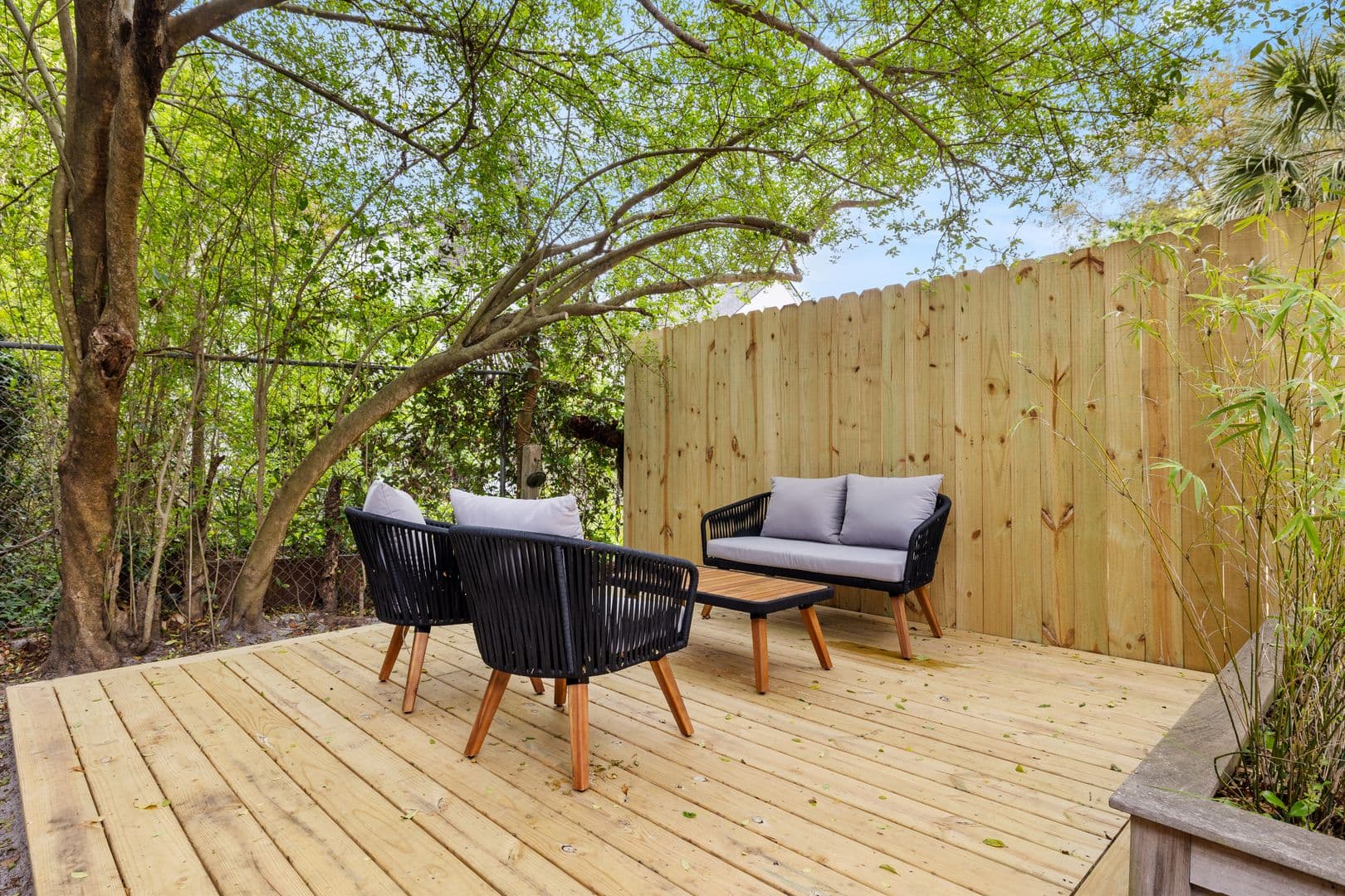 Charleston House: 20 Dunnemann Avenue