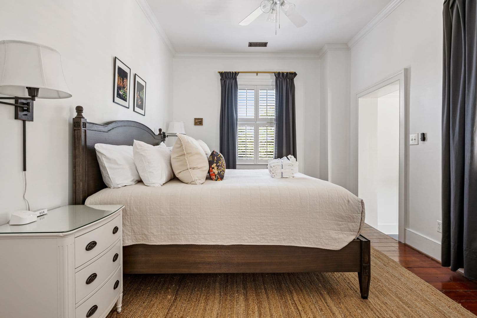 Charleston House: 123 Queen Street