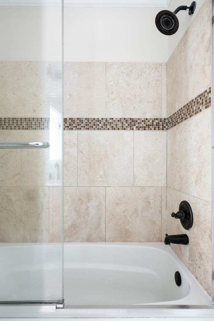 Mount Pleasant House: 664 Swinton Court