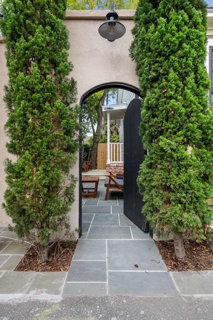 Charleston House: 7 Senate Street