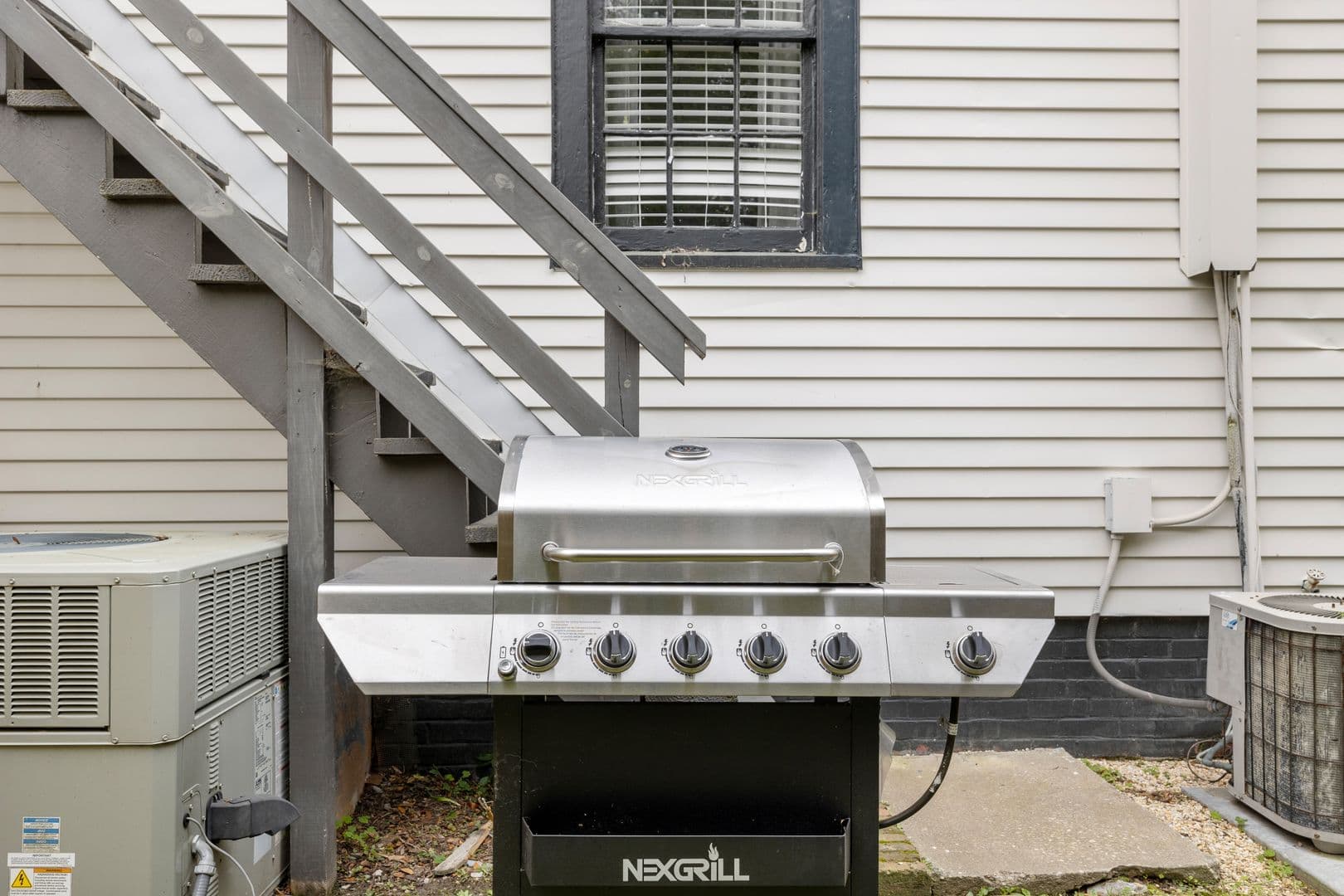 Charleston House: 20 Dunnemann Avenue