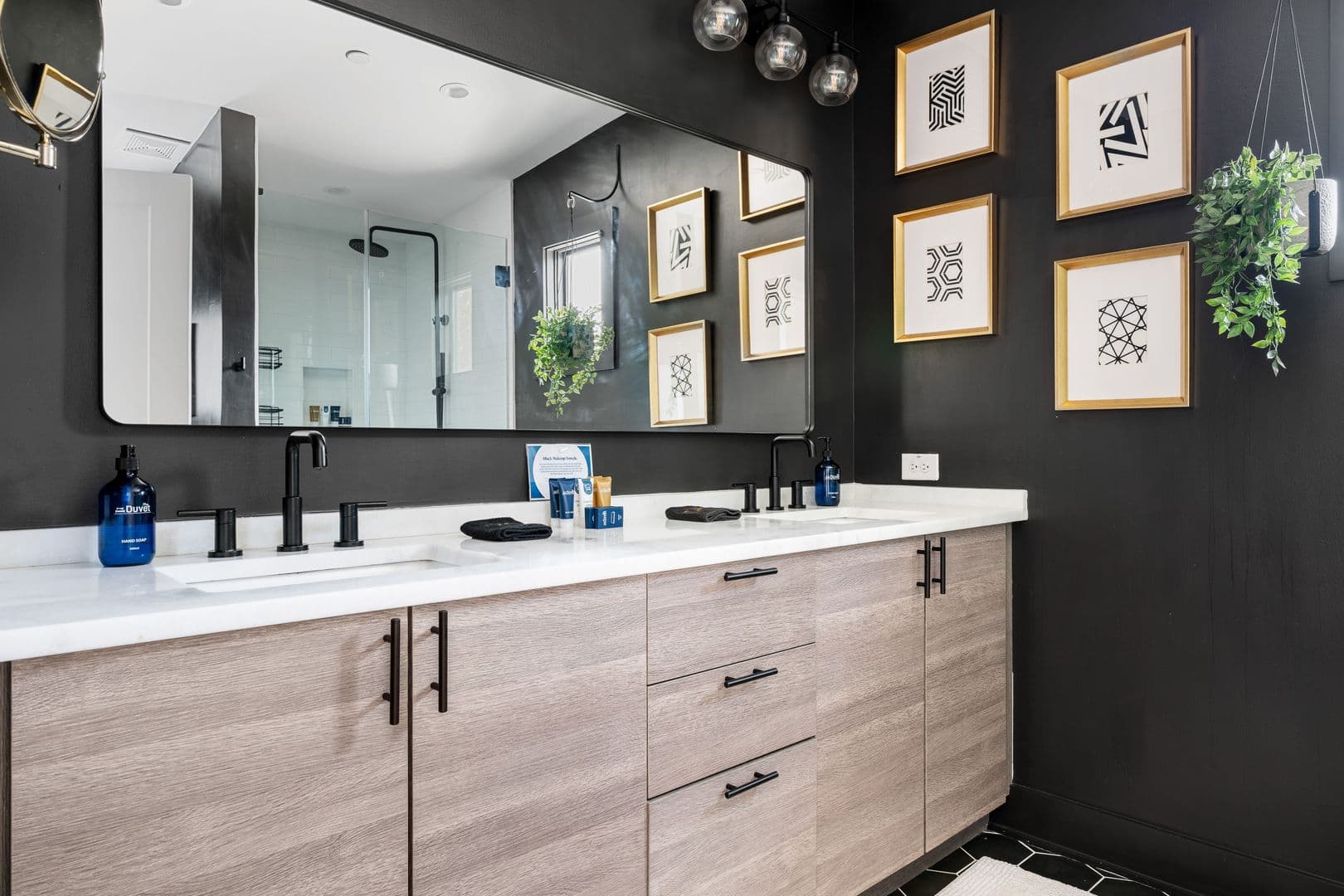 Charleston House: 3 Carrere Court