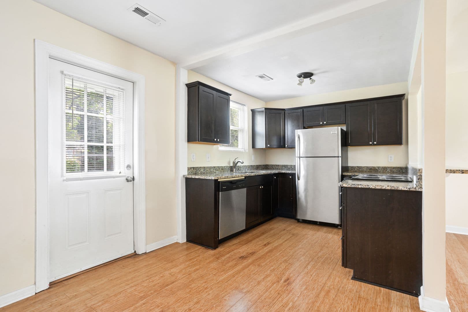 Charleston House: 865 Santee Street