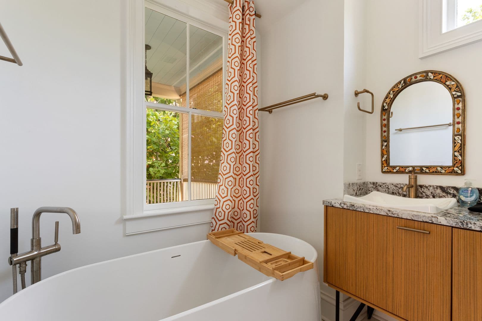 Charleston House: 94 Bogard Street