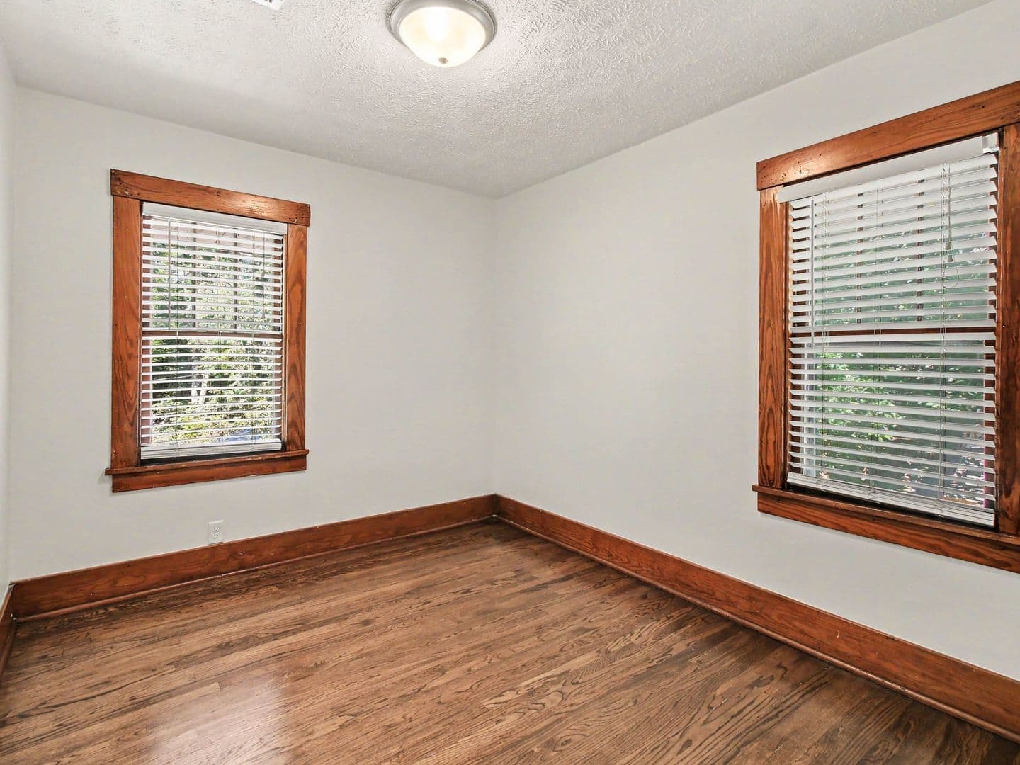 Omaha House: 6354 Parker St