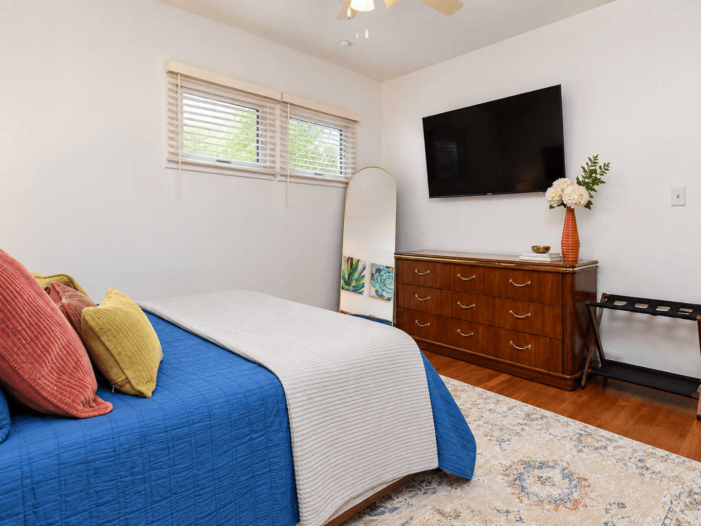 Omaha House: 619 S 68th St