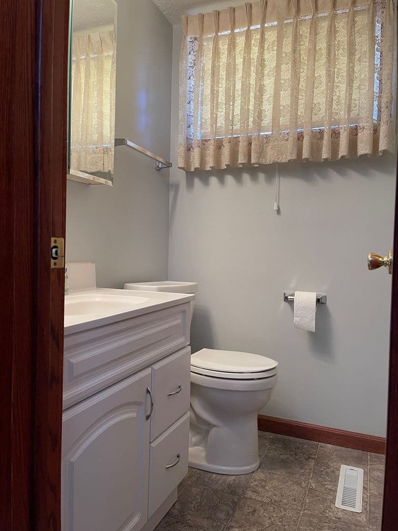 Omaha House: 817 S 36th St