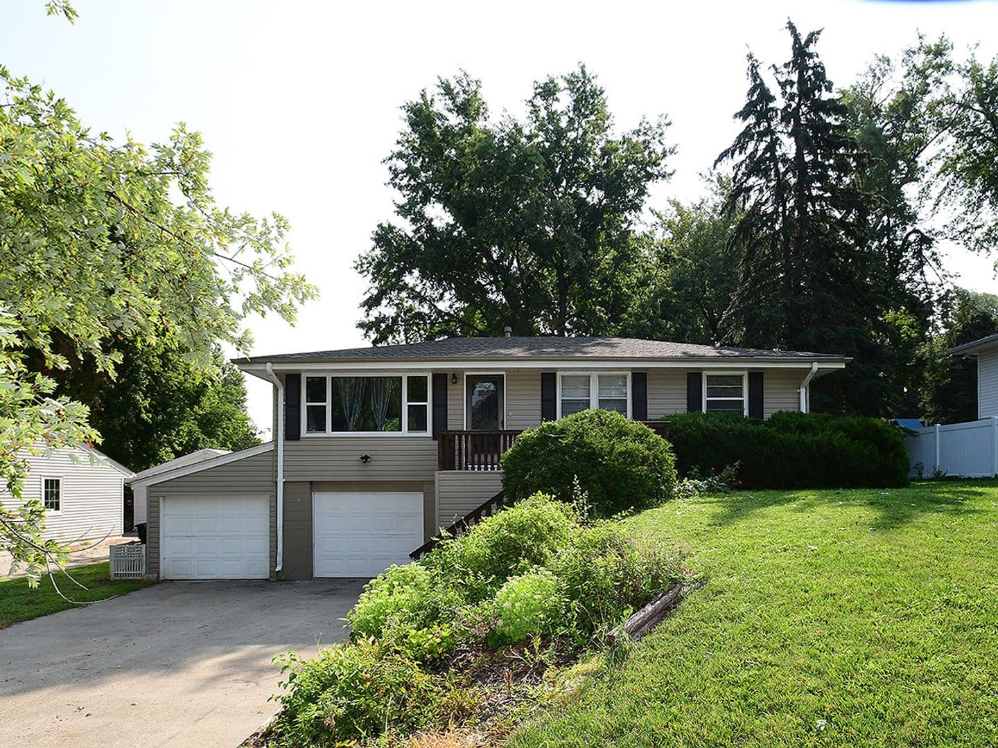 Omaha House: 1213 N 89th St