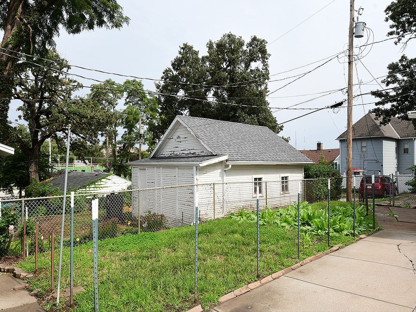 Omaha House: 817 S 36th St
