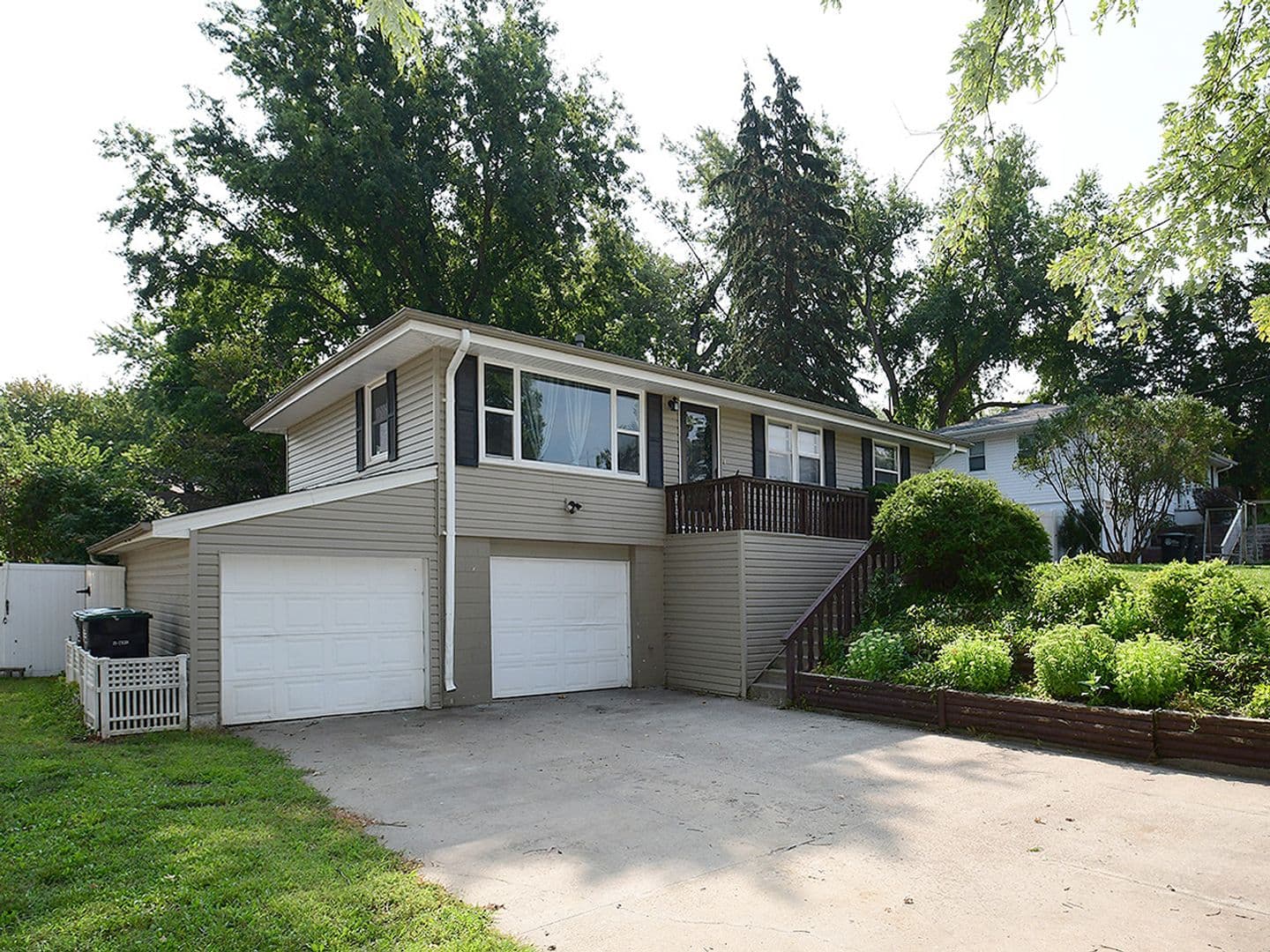 Omaha House: 1213 N 89th St