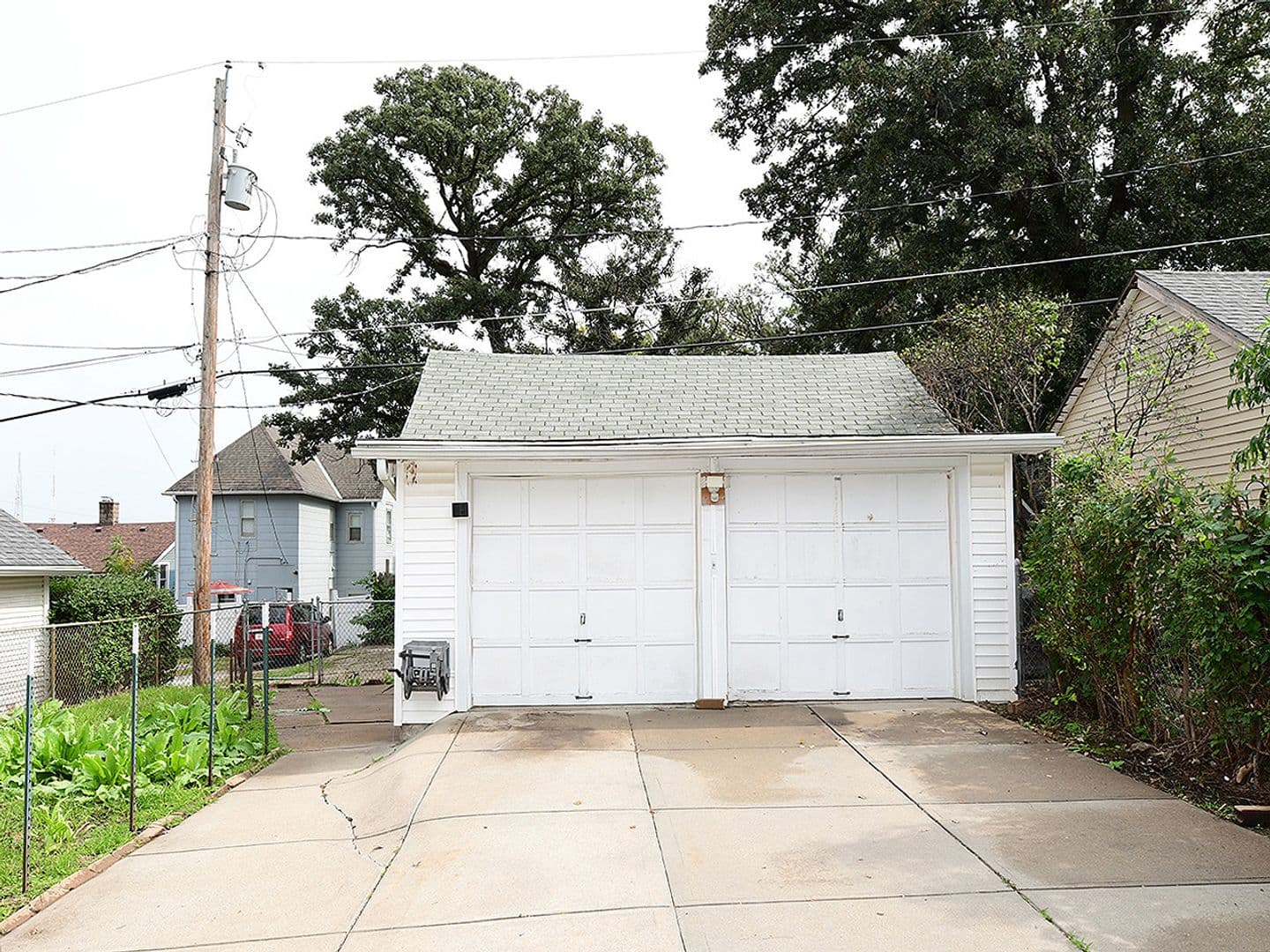 Omaha House: 817 S 36th St