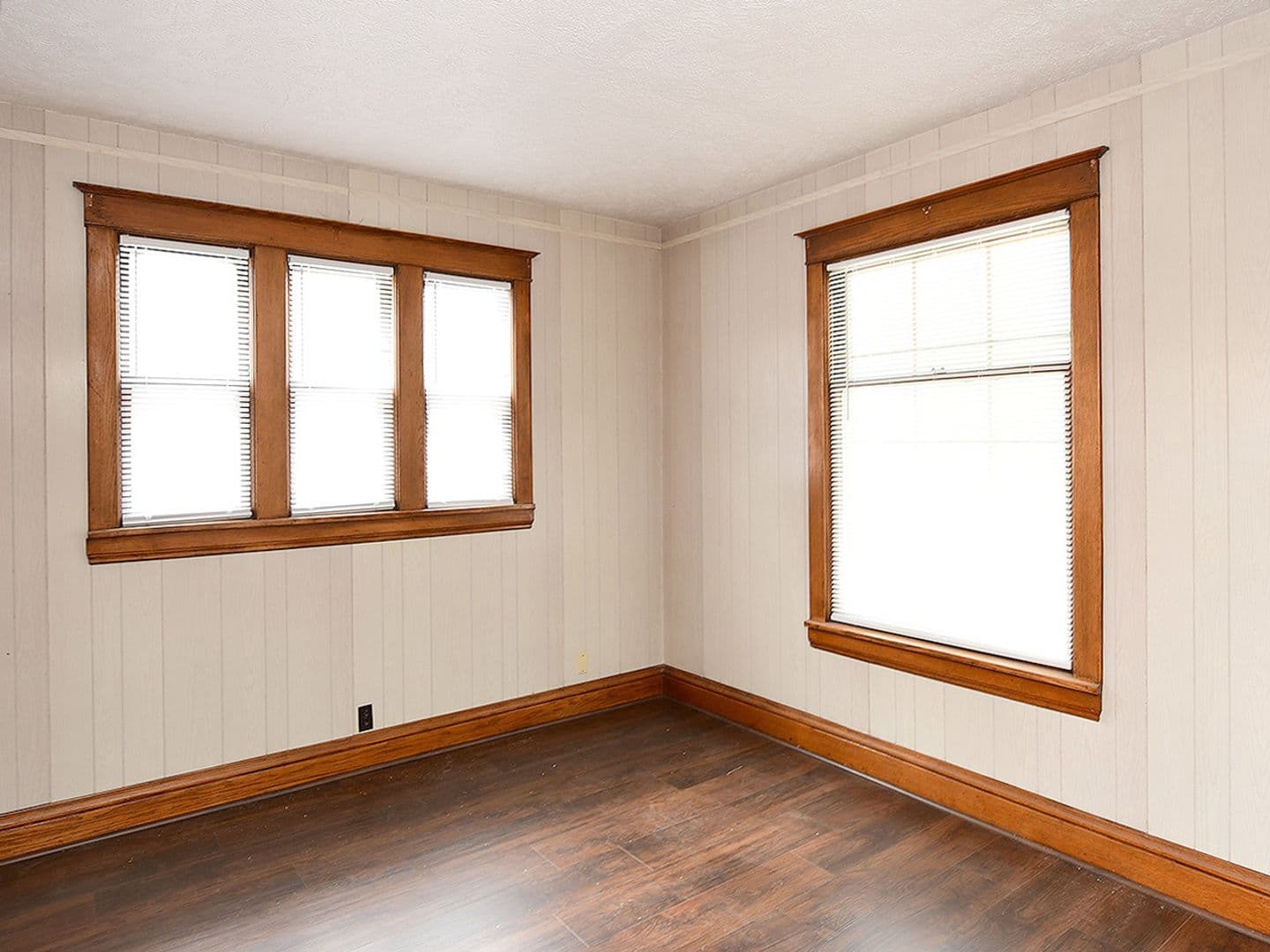 Omaha House: 817 S 36th St