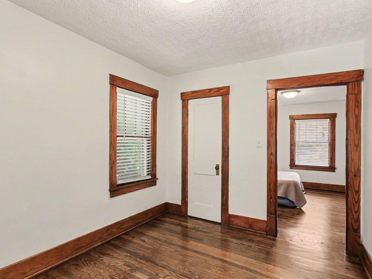 Omaha House: 6354 Parker St