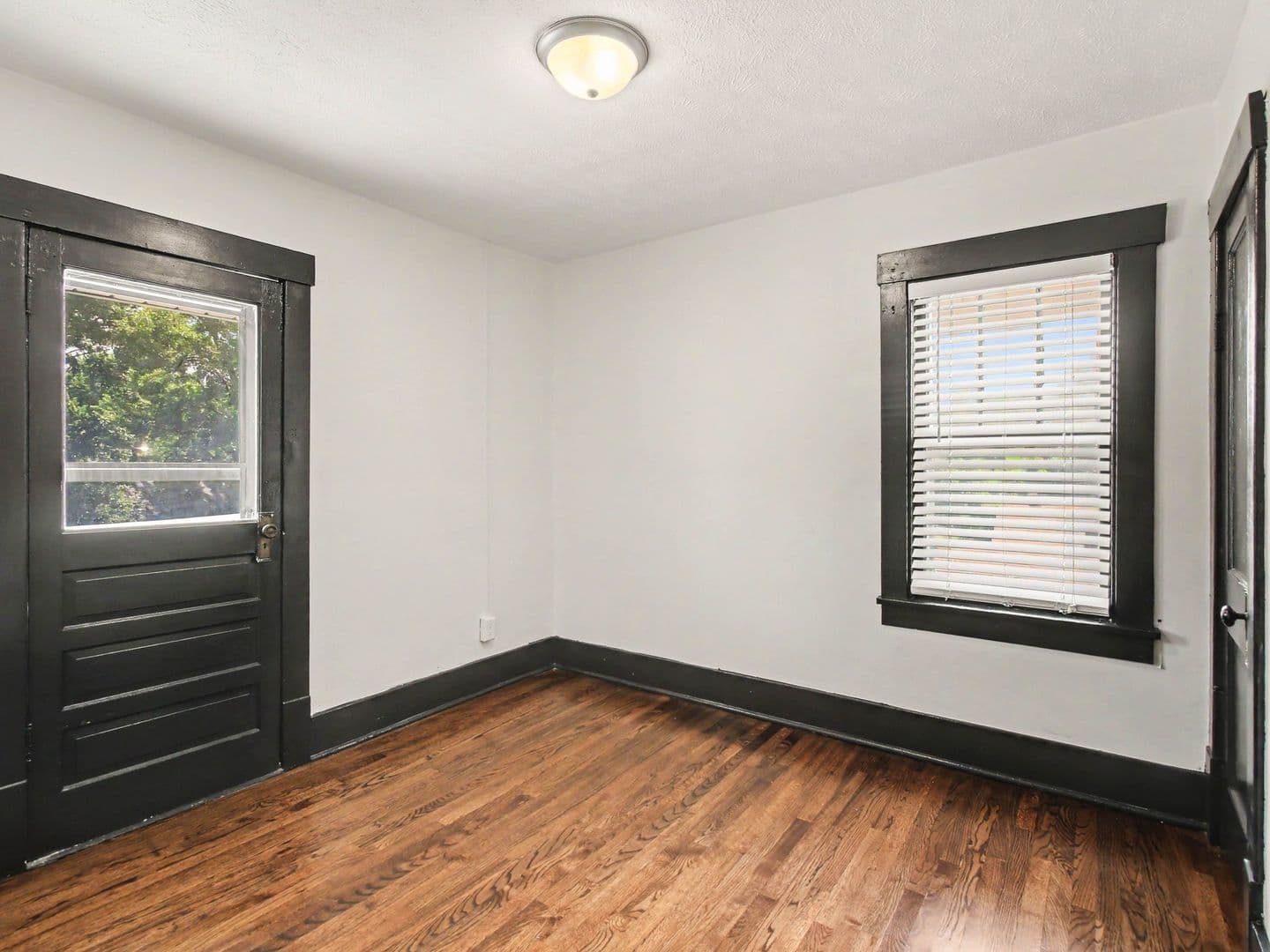 Omaha House: 6354 Parker St