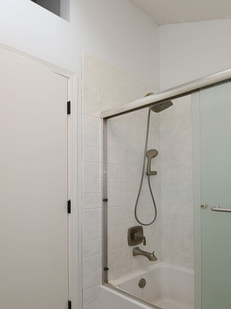 Omaha House: 12117 Spencer Street