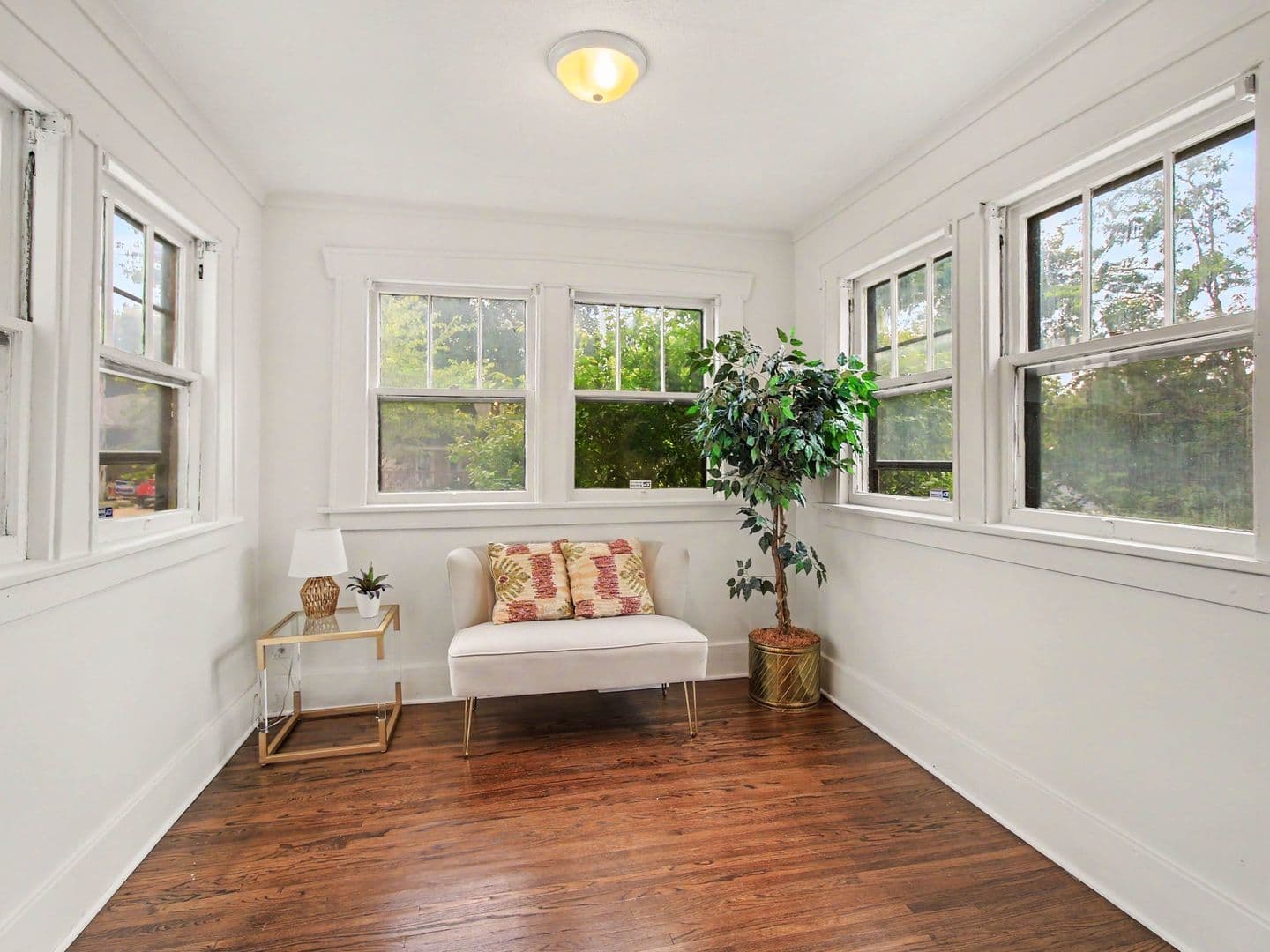 Omaha House: 6354 Parker St
