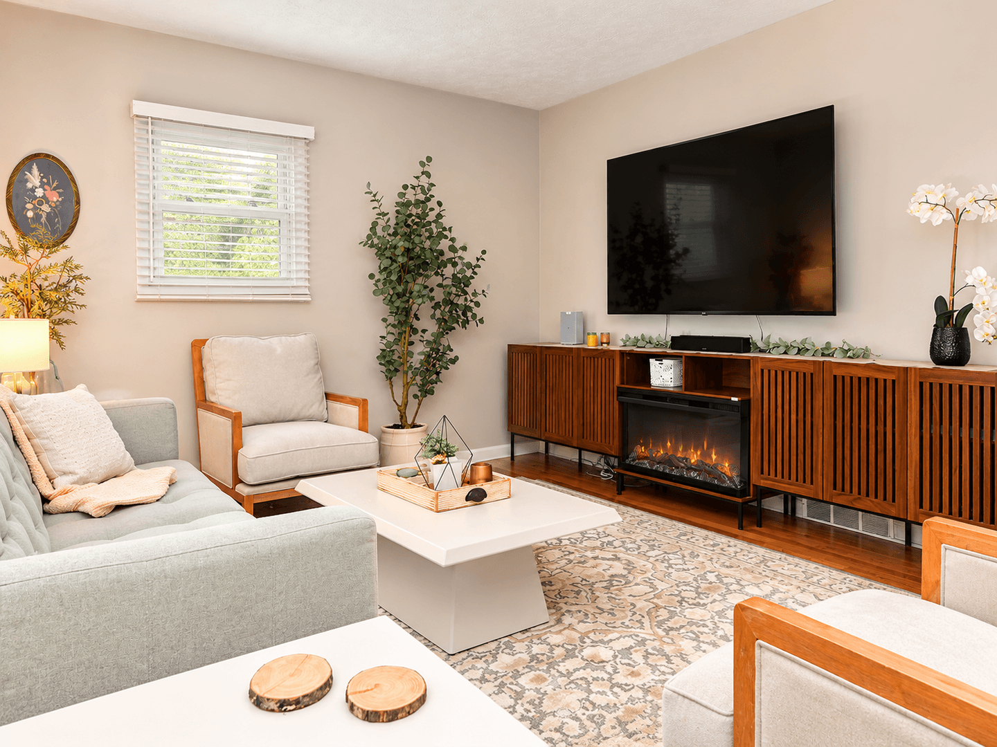 Omaha House: 619 S 68th St