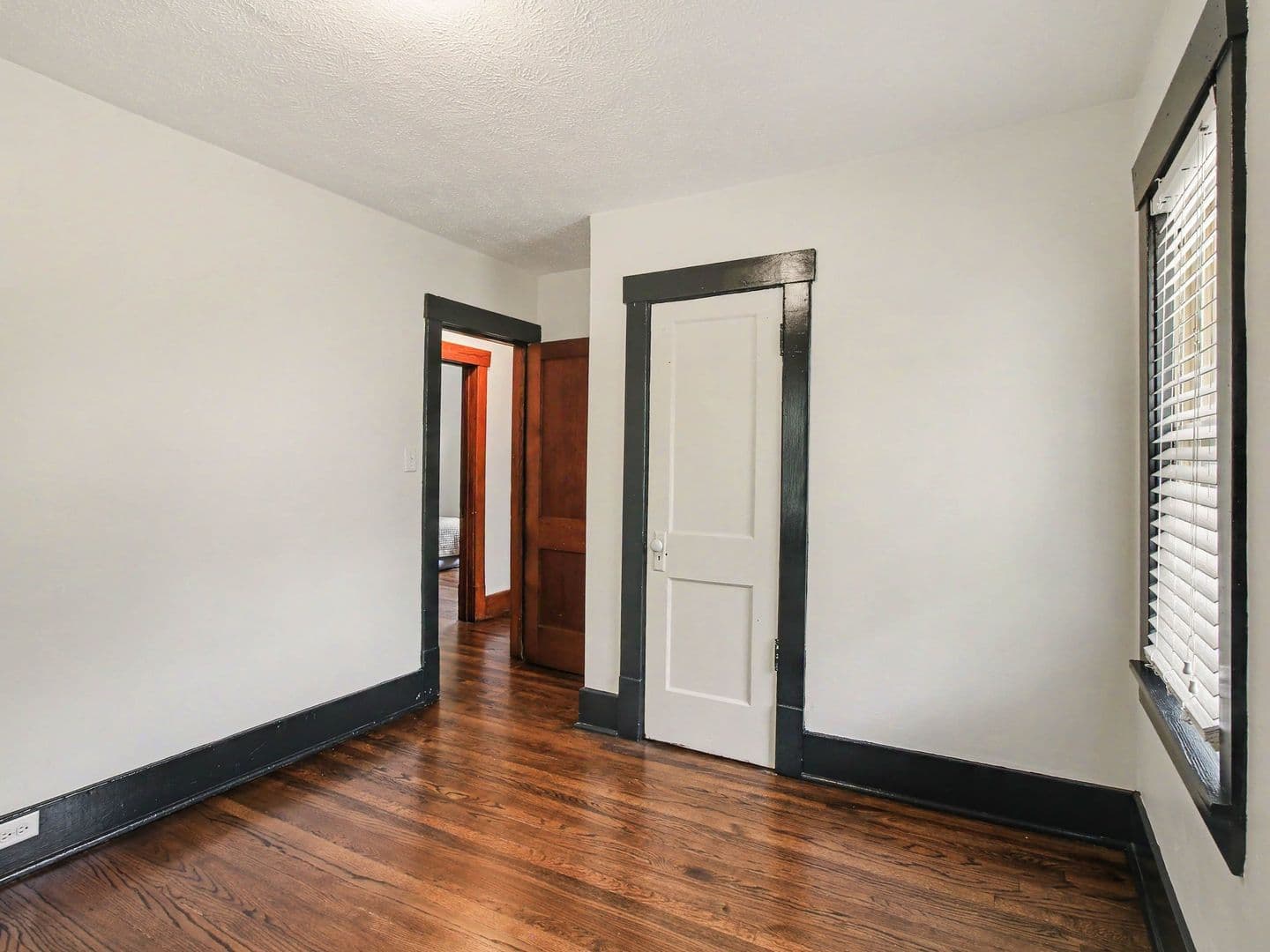 Omaha House: 6354 Parker St