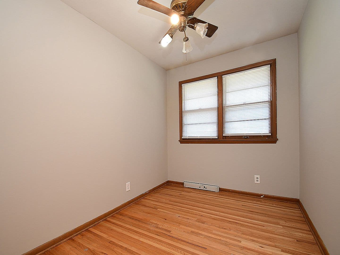 Omaha House: 1213 N 89th St