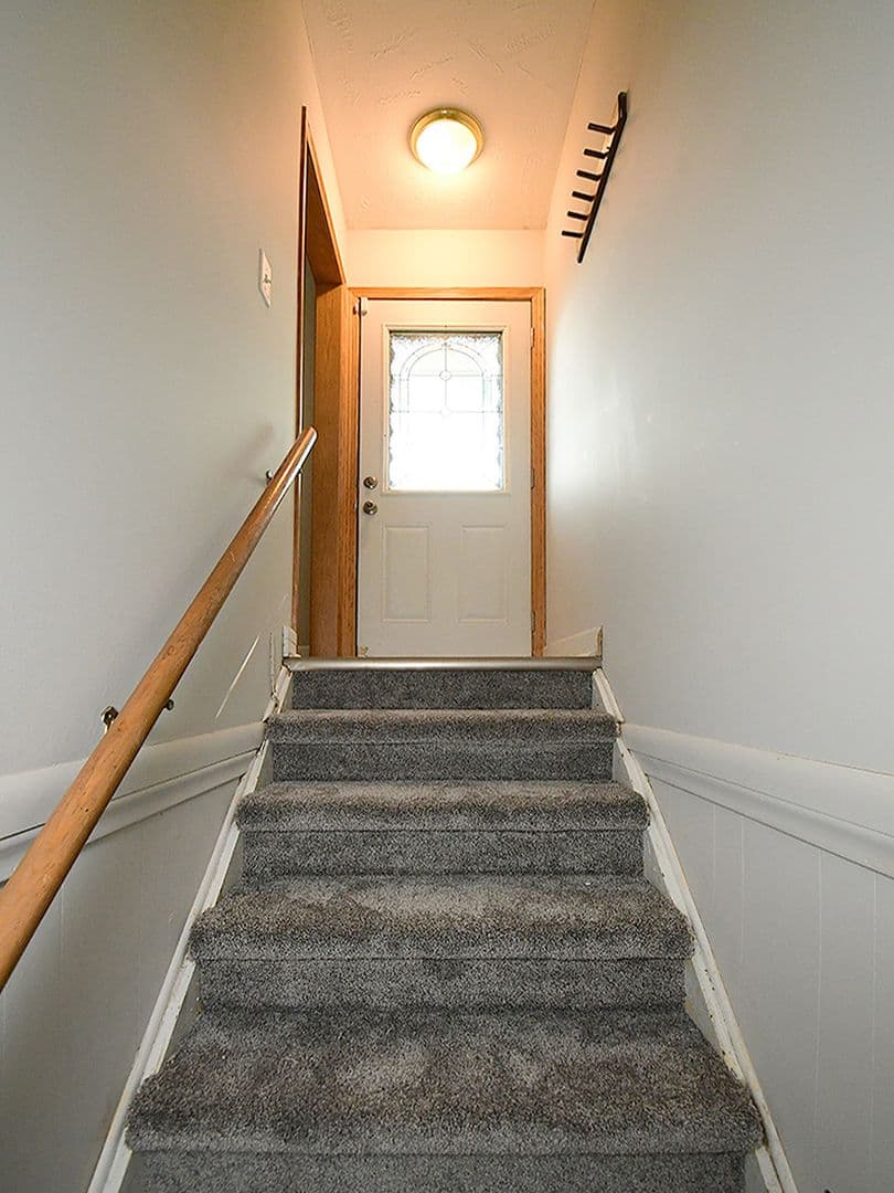 Omaha House: 1213 N 89th St